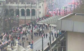 Czoło marszu narodowców weszło na most Poniatowskiego